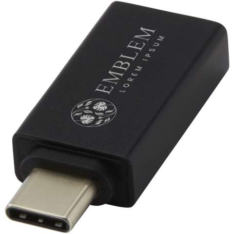 USB C auf USB A 3.0 Adapter aus Aluminium. Kompatibel mit USB 3.1 Gen 1, bis zu 5 GB/s Datenübertragung, abwärtskompatibel mit niedrigeren Versionen. 10 mal schneller bei der Datenübertragung als USB 2.0. Maximal 900 mA Downstream-Laden pro Port und maximal 3 A Downstream-Laden über alle USB-A-Ports. Geliefert in einer hochwertigen Kraftpapierbox mit buntem Aufkleber.