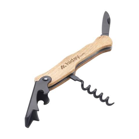 Kelnermes met een stijlvolle handgreep van FSC gecertificeerd beukenhout. Voorzien van een kurkentrekker, twee flesopeners en een loodsnijder. De onderdelen zijn gemaakt van RVS en afgewerkt met een zwarte coating, wat het mes een moderne, elegante uitstraling geeft. Per stuk verpakt.