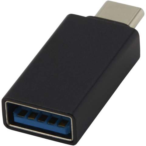USB-C naar USB-A 3.0 adapter van aluminium. Compatibel met USB 3.1 gen 1 tot 5 GB/s datatransmissie en neerwaarts compatibel met lagere versies. 10 keer sneller dan USB 2.0 bij het verwerken van gegevens. Maximaal 900 mA downstream opladen per poort en max 3 A downstream opladen via alle USB-A-poorten. Geleverd in een geschenkverpakking van kraftpapier met een kleurrijke sticker.