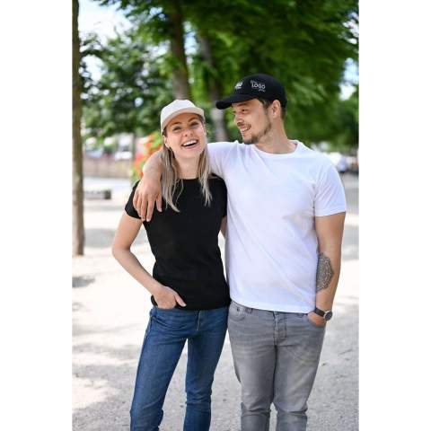 The promo cap is perfect during events as an affordable giveaway. As the cap consists of five panels, it lends itself perfectly to large print prints. The cap features a plastic snapstrap. 
