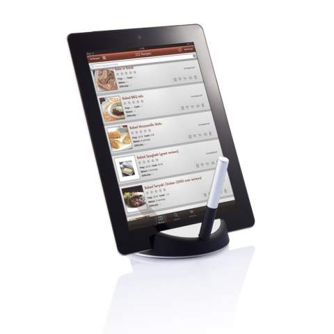 Chef is the tablet stand for all modern and creative chefs. The sturdy touch pen makes it easy to use your tablet under steamy kitchen circumstances without leaving any traces of food on your tablet. Registered design®