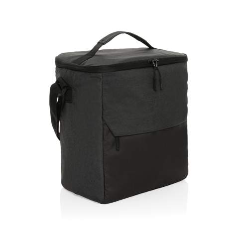 Le sac isotherme Kazu en rPET AWARE™ offre style et fonctionnalité. Fabriqué à partir de matériaux recyclés, il est doté d'un spacieux compartiment principal pour glacière pouvant contenir jusqu'à 12 canettes et d'une poche frontale zippée pour plus de rangement. Le sac est doté d'une poignée supérieure et d'une bandoulière réglable. Fabriqué à partir de polyester 100 % recyclé avec le traceur AWARE™. 2 % des recettes de chaque produit vendu avec AWARE™ seront reversés à Water.org.<br /><br />PVC free: true