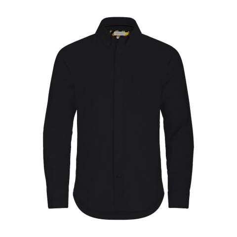 This leisure Oxford shirt is a new version of our classic IB 30. It has the same classic look, but is new in many other ways. The fabric is a mix of long staple cotton, Tencel (lyocell) & Elastan. This gives the shirt following performance.<br />Luxerious handfeel and outview from the lyocell and extreme stretch comfort from  elastane. The shirt has also Easy Care performance so you simply wash, grab & go.<br />Our Leisure models are 3cm shorter than our business models.