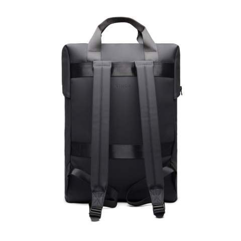 Eine handliche Tasche mit schlankem Design. Kann als Tragetasche oder Rucksack getragen werden. Die Tasche verfügt über eine breite Reißverschlussöffnung zum bequemen Verstauen Ihres Laptops und anderer Wertsachen. Ein Riemen auf der Rückseite ermöglicht das Befestigen an einem Trolley für komfortables Reisen. Außerdem verfügt sie über eine große Fronttasche, eine Innentasche und einen praktischen Flaschenhalter. Zertifiziert nach RCS (Recycled Claim Standard), garantiert diese RCS-Zertifizierung, dass die gesamte Lieferkette der recycelten Materialien zertifiziert ist. Der Gesamtanteil an recyceltem Material basiert auf dem Gesamtgewicht des Produkts. Dieses Produkt enthält 19% RCS-zertifiziert recyceltes Polyester.<br /><br />FitsLaptopTabletSizeInches: 16.0