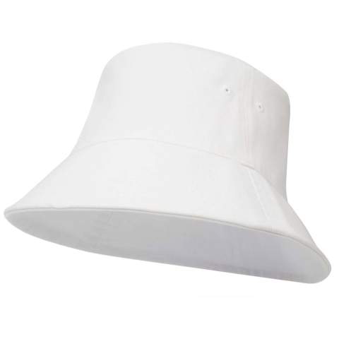 Der Wicklow Recycling-Sonnenhut besteht zu 70 % aus Recyclingbaumwolle und zu 30 % aus recyceltem Polyester und wurde für einen bequemen Sitz mit einem Kopfumfang von 60 cm entwickelt. Jeder Hut wird außerdem mit einem Aware™ Tracer geliefert. Diese innovative Funktion ermöglicht es den Nutzern, die Herkunft und den Weg ihres Artikels mithilfe eines QR-Codes nachzuvollziehen, wodurch die Transparenz der Lieferkette erhöht und eine stärkere Verbindung zwischen dem Produkt und seinem Herstellungsprozess fördert.
