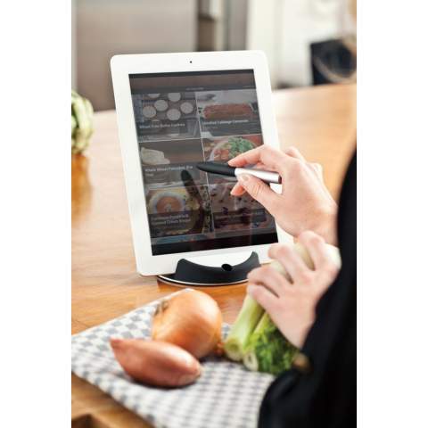 Chef is de ideale standaard voor alle creatieve koks. De robuuste touch pen maakt het makkelijk om in de keuken om te gaan met uw tablet zonder dat uw scherm vies wordt. Geregistreerd ontwerp®