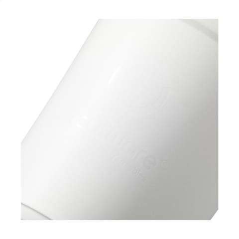 Gobelet réutilisable et empilable avec couvercle de la marque Circulware. Ce gobelet est fabriqué à partir de plastique de haute qualité et peut être réutilisé jusqu'à 500 fois. Le couvercle empilable est en plastique 100 % recyclable et se ferme parfaitement. Cela en fait une tasse idéale à emporter. Une excellente alternative au gobelet jetable. Ce gobelet est léger, facile à nettoyer et empilable, et un excellent gain de place. Sans BPA et approuvé pour les aliments. Passe au lave-vaisselle et au micro-ondes. 100% recyclable. Ce gobelet contribue à une économie circulaire. Conception hollandaise. Fabriqué en Hollande. Capacité 400 ml.