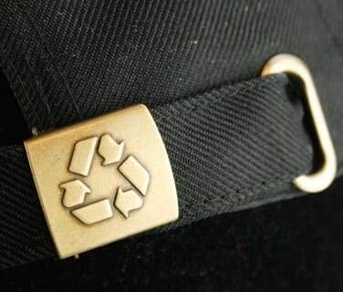 Si vous êtes à la recherche d'un cadeau d'affaires durable, la casquette populaire est le bon choix. La casquette est fabriquée en plastique recyclé (rPET) et peut être pourvue d'un transfert ou d'une broderie. Elle est munie d'une boucle en laiton arborant le logo recycle.