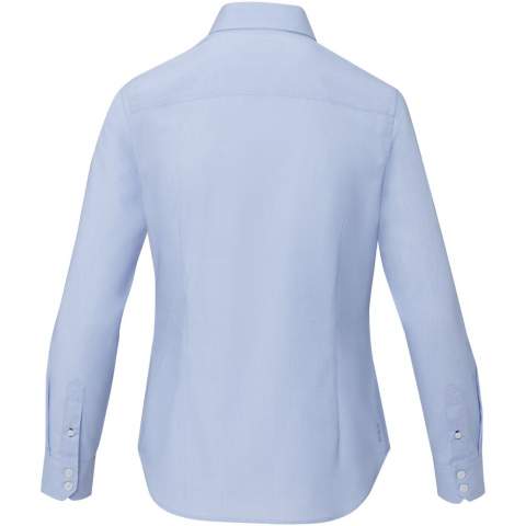 The Cuprite long sleeve women's GOTS organic shirt – a sustainable and stylish choice. Made from GOTS certified organic cotton poplin, this shirt combines ethical manufacturing with exceptional comfort. It features a semi-spread collar that offers a more relaxed and versatile look. The contrast-coloured stitching on the sleeve placket and bottom buttonhole placket adds a subtle pop of style. With GOTS certification guaranteeing a 100% certified supply chain, this garment truly represents an environmentally conscious choice. This shirt is designed with a fitted shape for a feminine look.