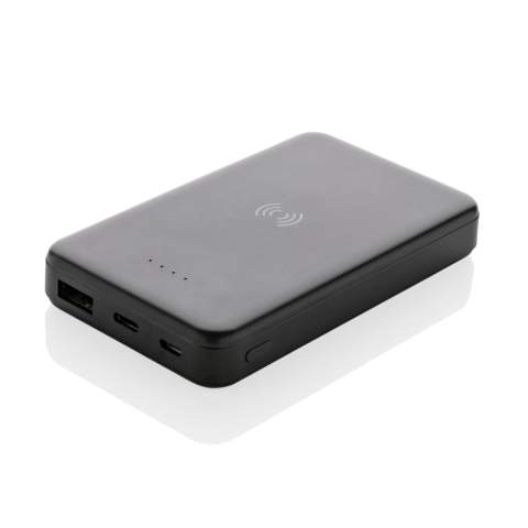 Diese 5.000 mAh 5W Wireless Powerbank im Taschenformat hat ein Gehäuse aus RCS-zertifiziert recyceltem ABS. RCS (Recycled Claim Standard) ist ein Standard zur Überprüfung des Recyclinganteils eines Produkts über die gesamte Lieferkette hinweg. Recycelter Gesamtanteil: 26%, bezogen auf das Gesamtgewicht des Produkts. Bei voller Aufladung liefert die Powerbank genug Energie, um Ihr Mobiltelefon bis zu zweimal wieder aufzuladen. Die Powerbank enthält einen langlebigen A-Grade High-Density 5.000mAh-Lithium-Polymer-Akku. Mit Ladestandsanzeige. Micro-USB-Input: 5V/2A; Type-C-Input: 5V/2,4A; USB-Output: 5V/2,4A, Type-C-Output: 5V/2A. Artikel und Zubehör PVC-frei. Inklusive RCS-zertifiziert recyceltem TPE-Ladekabel. Verpackt in FSC®-Mix-Verpackung.<br /><br />WirelessCharging: true<br />PowerbankCapacity: 5000<br />PVC free: true
