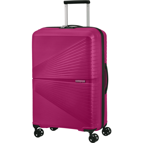 De Airconic collectie is de lichtste hardschalige koffer collectie van American Tourister ooit! De grote Spinner weegt amper 3,2 kg – ongelofelijk! American Tourister bewijst opnieuw hoe het vernieuwende, lichte koffers moeiteloos in een hedendaags jasje stopt. De lijnen die rondom de koffer lopen geven Airconic een dynamische en moderne uitstraling. Het comfort wordt verzekerd door de dubbele wielen, de ergonomische handgrepen en het verzonken TSA-slot. Airconic is verkrijgbaar in opvallende kleuren. Durvers gaan voluit voor Purist Blue of Living Coral, maar er bestaan ook meer tijdloze kleurversies. Welke je ook kiest, zo licht reisde je nog nooit. American Tourister geeft 3 jaar wereldwijde (beperkte) garantie op deze collectie.