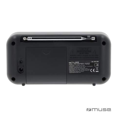 Deze elegante draagbare radio is zeer compact en werkt op batterijen. Met DAB+ wordt radio luisteren nog leuker. U heeft een groter aanbod van zenders en een helder geluid zonder ruis. Uitgerust met een hoofdtelefoonaansluiting die zorgt dat je in alle rust kunt genieten van je favoriete radioprogramma.