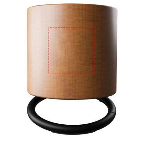 3 W Bluetooth-speaker van esdoornhout met uitgesneden logo en een dubbele geluidsuitgang voor een geluidskwaliteit die ongeëvenaard is voor een speaker van dit formaat. De ringspeaker kan worden gekanteld om het geluid naar iedere gewenste richting te leiden. Heeft een ingebouwde microfoon en functie voor conferentiegesprekken. Capaciteit: 500 mAh - 3,7 V batterij. Frequentie: 50 Hz - 20 KHz. Geluidsuitgang: 1 x 3 W. Impedantie: 4 Ω. Bluetooth® 5.0. Nettogewicht: 100 gram. Afmetingen: ∅ 50 mm x 45 mm. Geleverd in een geschenkverpakking met magnetische sluiting, gemaakt van gerecycled papier.