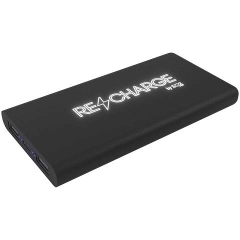 Kabellose 10.000 mAh Powerbank mit antibakterieller Soft-Touch-Oberfläche und leuchtendem Logo. Das Gerät leuchtet 30 Sekunden lang, wenn es berührt oder aufgeladen wird. 3-in-1 (Typ C, Android, iPhone) Kabel aus recyceltem PET Kunststoff. Kapazität: 10.000 mAh Input: 5 V/2,4 A (Mikro). Output: 5 V/2,4 A (USB). Wireless Output: 5 V/2 A max. Frequenz: 110 kHz - 205 kHz. Lieferung in einer Geschenkbox aus recyceltem Papier.

