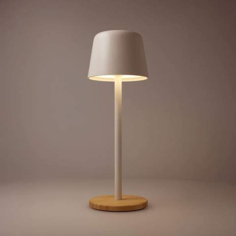 The Solis table lamp is fully dimmable and offers three versatile light modes: cool light, warm light and natural light. With a built-in 1,200 mAh battery, you'll enjoy 6 hours of lighting. Charging is easy and quick via the included USB-C cable, after which the lamp is fully ready for use again in just 3 hours.
