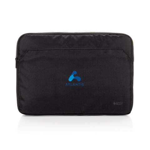 Bescherm je laptop in stijl met de Swiss Peak Aware™ RPET Essential 15,6 inch laptopsleeve. Gemaakt van 100% rPET met een bijpassende rPET voering, zorgt deze slanke en moderne sleeve ervoor dat je laptop veilig blijft terwijl hij een professionele uitstraling behoudt. Het beschikt over een voorvak met ritssluiting voor gemakkelijke toegang tot je essentiële spullen en een hoofdvak dat moderne 15,6-inch laptops veilig opbergt. De duurzame Swiss Peak-ritsen zorgen voor een soepele werking, waardoor het de ideale keuze is voor mensen die onderweg zijn. Perfect voor zakelijke professionals, biedt deze laptopsleeve zowel functionaliteit als stijl. Gemaakt met gerecycled polyester met de AWARE™ tracer. 2% van de opbrengst van elk product dat met AWARE™ wordt verkocht, gaat naar Water.org. PVC-vrij.<br /><br />FitsLaptopTabletSizeInches: 15.6<br />PVC free: true