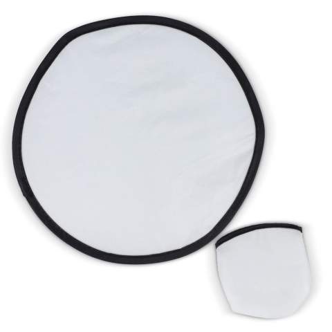 Frisbee pliable en PET 190T 100% recyclé dans une pochette. Personnalisez ce produit avec un design en sublimation couleur. Taille de la pochette : 100x90mm