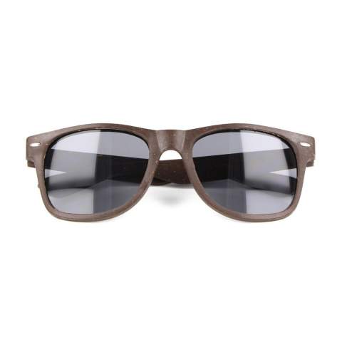 Maak kennis met de "Justin" zonnebril, waar stijl en duurzaamheid elkaar ontmoeten. Gemaakt van innovatieve koffievezel, geven deze zonnebrillen een nieuwe definitie aan eco-vriendelijke mode. Met UV400 bescherming beschermen ze je ogen terwijl ze een stoer statement maken.