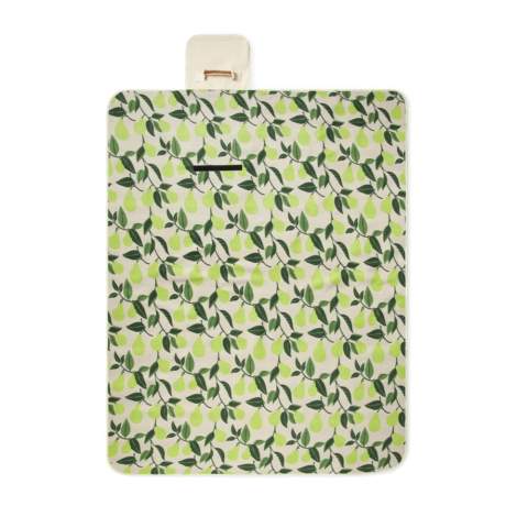 Picnic blanket in soft fleece with cotton canvas and faux leather details. The fleece is made of 100% GRS certified RPET. GRS certification ensures a completely certified supply chain of the recycled materials. The back is made in PEVA, which repels water. Clever construction makes it easy to fold up and take with you. Total recycled content: 56% based on total item weight.