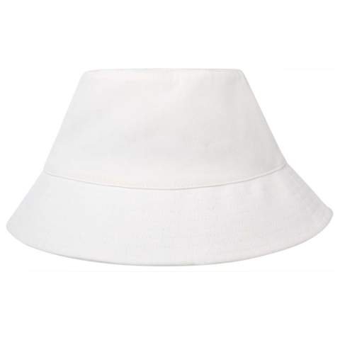 Der Wicklow Recycling-Sonnenhut besteht zu 70 % aus Recyclingbaumwolle und zu 30 % aus recyceltem Polyester und wurde für einen bequemen Sitz mit einem Kopfumfang von 60 cm entwickelt. Jeder Hut wird außerdem mit einem Aware™ Tracer geliefert. Diese innovative Funktion ermöglicht es den Nutzern, die Herkunft und den Weg ihres Artikels mithilfe eines QR-Codes nachzuvollziehen, wodurch die Transparenz der Lieferkette erhöht und eine stärkere Verbindung zwischen dem Produkt und seinem Herstellungsprozess fördert.
