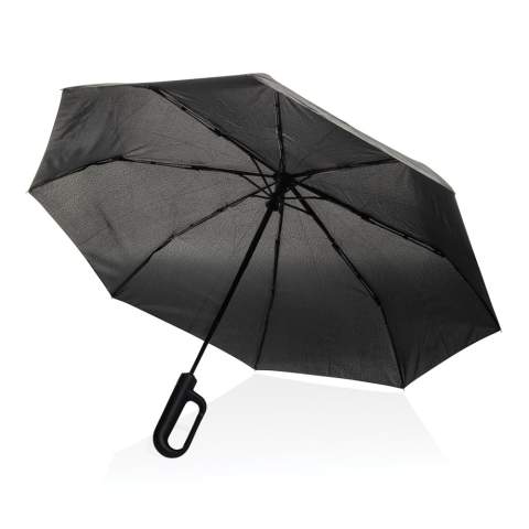 Parapluie conçu pour vous garder au sec pendant vos déplacements. Facile à transporter, ce parapluie est doté d'une poignée confortable à ouverture automatique et d'un système coupe-vent qui maintient le parapluie stable même en cas de vent fort. Le design unique avec une poignée mousqueton vous permet d'accrocher le parapluie Yara à votre sac à dos. Armature en métal, baleines en fibre de verre avec poignée en ABS. Avec traceur AWARE™ qui valide l'utilisation authentique de matériaux recyclés. 2% des recettes de chaque produit Aware™ vendu seront reversés à Water.org. Modèle déposé.<br /><br />UmbrellaMechanism: Ouvrir/Fermer automatiquement<br />IsStormproof: true