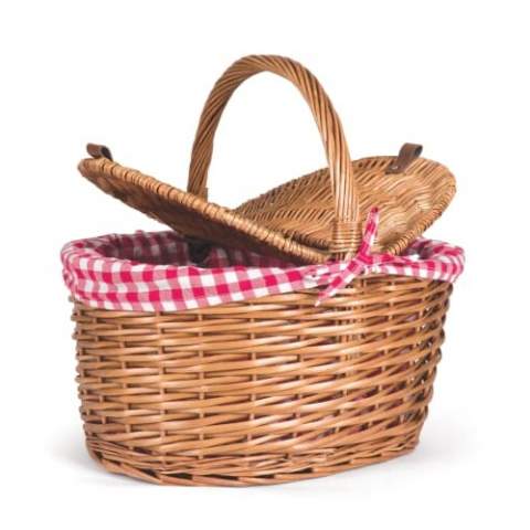 Classic wicker picnic basket. The cotton checkered lining completes the look. 