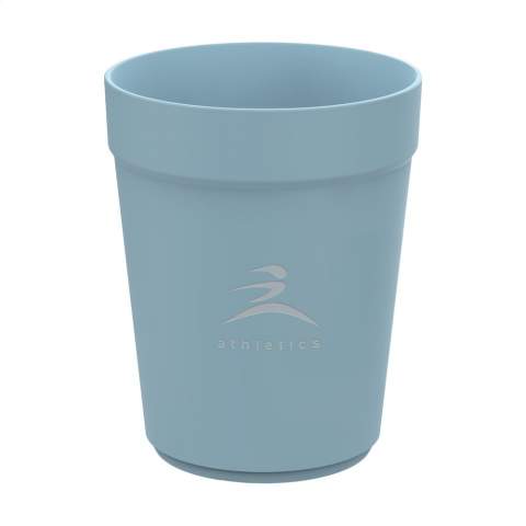 Reusable, stackable cup with lid from the Circulware brand. This cup is made from high-quality plastic and can be used up to 500 times. The stackable lid is made from100% recyclable plastic and closes perfectly. This makes this an ideal on-the-go cup. Suitable for a hot coffee or a refreshing drink. A great alternative to the disposable cup. This cup is lightweight, easy to clean and stackable, and a great space saver. BPA-free and Food Approved. Dishwasher safe and microwave safe. 100% recyclable. This cup contributes to a circular economy. Dutch design. Made in Holland. Capacity 300 ml.