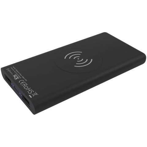 Kabellose 10.000 mAh Powerbank mit antibakterieller Soft-Touch-Oberfläche und leuchtendem Logo. Das Gerät leuchtet 30 Sekunden lang, wenn es berührt oder aufgeladen wird. 3-in-1 (Typ C, Android, iPhone) Kabel aus recyceltem PET Kunststoff. Kapazität: 10.000 mAh Input: 5 V/2,4 A (Mikro). Output: 5 V/2,4 A (USB). Wireless Output: 5 V/2 A max. Frequenz: 110 kHz - 205 kHz. Lieferung in einer Geschenkbox aus recyceltem Papier.
