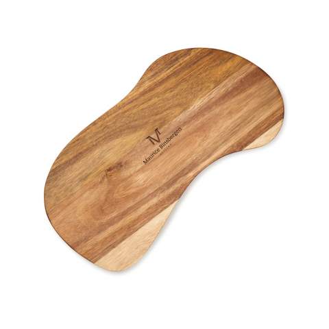 Serving board crafted from FSC®-certified acacia wood. The organic shape and angle-shaped edges make it easy to grab the board from a flat surface. Each board is unique, featuring its own distinctive grain pattern and natural colour variations. Perfect for presenting cheese, crackers, fruit or other delicious snacks. To keep them looking as good as new for years, we recommend washing them by hand.