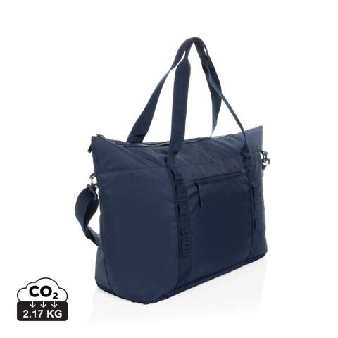 De Sonny Aware™ RPET XL koeltas is ontworpen voor degenen die voldoende ruimte en efficiënte koeling onderweg nodig hebben. Gemaakt van 100% RPET-materiaal met een duurzame PEVA-bekleding, is deze koeltas zowel functioneel als stijlvol. Hij heeft twee stevige webbinghandvatten en een verstelbare schouderriem van 140 cm voor comfortabel dragen. De webbinglussen aan de voorkant stellen je in staat om kleine items vast te maken, terwijl de voorzak met rits en de mesh drinkhouder aan de achterkant gemakkelijke toegang bieden tot je essentials. Het ruime hoofdcompartiment is gevoerd met zilvergrijze PEVA, perfect om je eten en drinken koel en vers te houden. De tas is afgewerkt met kleurgecoördineerde zakken, ritsen en trekkoorden voor een strakke uitstraling. Gemaakt van gerecycled polyester met de AWARE™ tracer. 2% van de opbrengst van elk product dat met AWARE™ wordt verkocht, wordt gedoneerd aan Water.org. PVC-vrij.<br /><br />PVC free: true