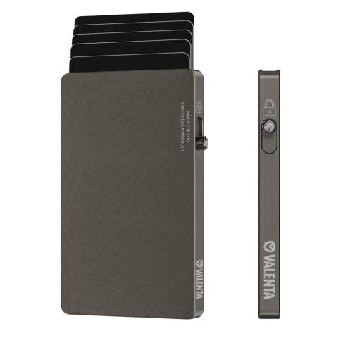 Beveilig je pasjes met deze aluminium RFID-kaarthouder voor MagSafe. Slank ontwerp, ruimte voor 6 kaarten en een veilige MagSafe-sluiting met veilige kaartvergrendeling. Probleemloze toegang tot kaarten via de knop aan de zijkant. Stijlvol en functioneel, zodat je met een gerust hart je kaarten kunt meenemen.