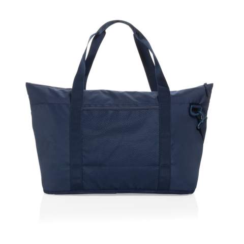 De Sonny Aware™ RPET XL koeltas is ontworpen voor degenen die voldoende ruimte en efficiënte koeling onderweg nodig hebben. Gemaakt van 100% RPET-materiaal met een duurzame PEVA-bekleding, is deze koeltas zowel functioneel als stijlvol. Hij heeft twee stevige webbinghandvatten en een verstelbare schouderriem van 140 cm voor comfortabel dragen. De webbinglussen aan de voorkant stellen je in staat om kleine items vast te maken, terwijl de voorzak met rits en de mesh drinkhouder aan de achterkant gemakkelijke toegang bieden tot je essentials. Het ruime hoofdcompartiment is gevoerd met zilvergrijze PEVA, perfect om je eten en drinken koel en vers te houden. De tas is afgewerkt met kleurgecoördineerde zakken, ritsen en trekkoorden voor een strakke uitstraling. Gemaakt van gerecycled polyester met de AWARE™ tracer. 2% van de opbrengst van elk product dat met AWARE™ wordt verkocht, wordt gedoneerd aan Water.org. PVC-vrij.<br /><br />PVC free: true