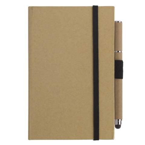 Notizbuch mit Umschlag aus Karton in A6 Format mit Gummiband und 160 linierten cremefarbigen Seiten, inkl. Karton Stylus Kugelschreiber.