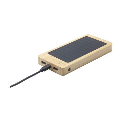 Leistungsstarkes Notladegerät mit hoher Ladekapazitätaus und drahtloses Ladegerät aus natürlichem Bambus. Mit eingebauter Lithium-Polymer-Batterie (8000 mAh). Kompatibel mit allen Mobilgeräten, die QI Wireless Charging unterstützen (neueste Generationen von Android und iPhone). Kann mit Solarenergie oder Netzstrom (über USB-Anschluss) aufgeladen werden. Eingang: 5V/2A. Ausgang: 5V/2A. Mit LED-Indikatoren. Inklusive USB-C-Ladekabel und Bedienungsanleitung. Pro Stück in einer Verpackung.