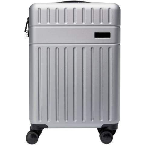 Fabriqué à partir de plastique recyclé résistant aux chocs et d'une doublure en RPET, la valise cabine Rover de 20 pouces est synonyme de qualité. Elle est dotée d'un cadre en aluminium à double tube, d'un système de rotation à 4 roues à 360 degrés, d'une serrure à combinaison TSA intégrée, d'une poignée facile à saisir pour plus de confort et de compartiments d'organisation à l'intérieur. Peut être emportée comme bagage à main avec la plupart des compagnies aériennes. Cette valise est certifiée GRS, y compris l'impression, ce qui en fait un choix plus responsable.
