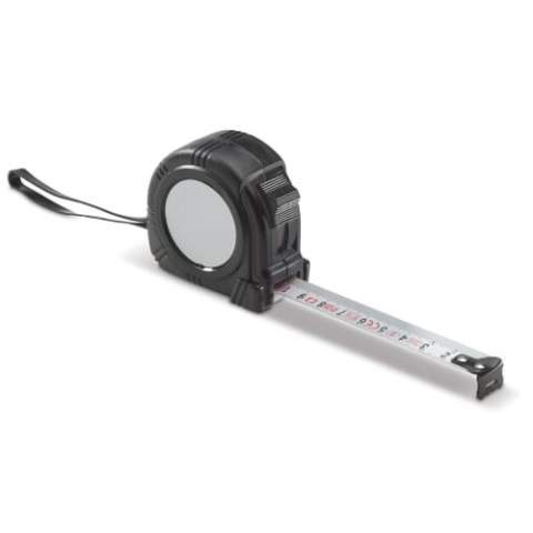 The giant tape measure is a measuring greatness. Due to its range of three meters and a white measuring tape is this tape measure a useful gift. Easy to carry thanks to the belt clip and accurate due the hook at the beginning of the tape.