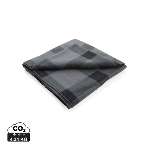 Diese ultraweiche Decke passt einfach in jedes kuschelige Heim. Die Decke aus 180gr/m² Doppel-Fleece-Material mit dekorativem Karodruck hat die Maße 127x152cm.