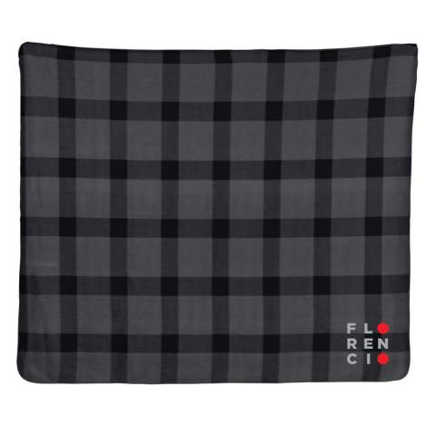 Diese ultraweiche Decke passt einfach in jedes kuschelige Heim. Die Decke aus 180gr/m² Doppel-Fleece-Material mit dekorativem Karodruck hat die Maße 127x152cm.