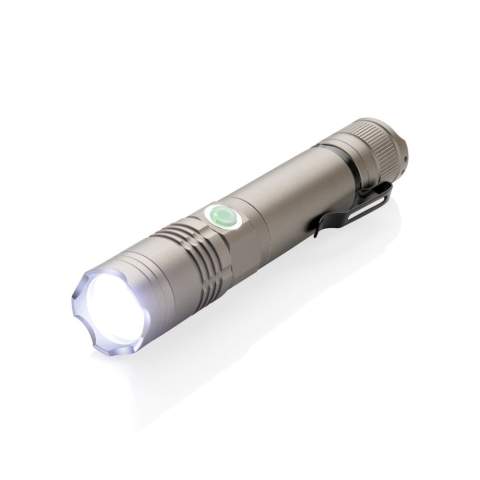 Diese Taschenlampe aus Aluminium laden Sie wieder und wieder auf. Da somit keine Batterien ausgetauscht werden müssen, ist dies eine nachhaltige und verantwortungsbewußte Lösung. Die 3W erzeugen 130 Lumen und leuchten bis zu 200m weit. Mit 3 Lichtmodi: hell, 50% und blinkend. Mit dem IPX 4 Standard kann sie auch bei schlechten Wetterbedingungen zum Einsatz kommen. Die eingebaute 2.200 mAh Lithium Batterie lässt die Lampe für bis zu 8h leuchten und ist innerhalb von 2h wieder aufgeladen. Inkl. Micro-USB Kabel zum Wiederaufladen.<br /><br />Lightsource: LED<br />LightsourceQty: 1