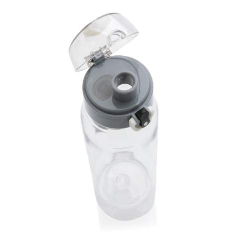 Bouteille d'eau 800ml en PET recyclé RCS est étanche et dispose d'un couvercle verrouillable et actionnable d'une seule main. Elle est également munie d'une poignée pour faciliter le transport. Le corps de la bouteille est composé à 100 % de rPET certifié RCS. La certification RCS garantit une chaîne d'approvisionnement entièrement certifiée pour les matériaux recyclés. Laver à la main uniquement. Ce produit est réservé aux boissons froides. Contenu recyclé total : 73 % sur la base du poids total de l'article. Sans BPA. Emballage cadeau en kraft certifié FSC® inclus.