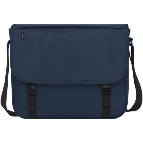 Sac portable durable en rPET certifié GRS fabriqué à 60 % à partir de matériaux recyclés. Comprend un grand compartiment principal zippé avec un logement matelassé pour ordinateur portable de 15" et un compartiment avant zippé pour accéder rapidement à vos appareils mobiles (les deux compartiments disposent d'une fermeture velcro). Comprend un rabat avec une poche zippée et une fermeture à boucle. Avec une bandoulière rembourrée, réglable et confortable, et un passant trolley à l’arrière.
