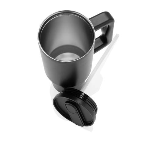 Dieser 900ml-Becher mit schlankem Boden, der so in die meisten Getränkehalter passt, und einen komfortablen Griff für einfachen Transport bietet, ist die perfekte Balance zwischen Fassungsvermögen und Komfort. Ob Sie einen anstrengenden Arbeitstag hinter sich haben oder einen Wochenendausflug planen, Embrace hält Ihr Getränk dank seiner doppelwandigen, vakuumisolierten Konstruktion stundenlang auf der richtigen Temperatur. Er ist aus strapazierfähigem recyceltem Edelstahl gefertigt und verfügt über einen vollständig auslaufsicheren Schraubdeckel mit sicherem Klappverschluss – ein Strohhalm ist nicht erforderlich. Einfach greifen, trinken und los geht's. RCS-zertifiziert für eine transparente und zertifizierte Lieferkette von recycelten Materialien. Gesamtanteil an recyceltem Material: 68% bezogen auf das Gesamtgewicht des Artikels. BPA-frei. Nur Handwäsche.<br /><br />HoursCold: 15