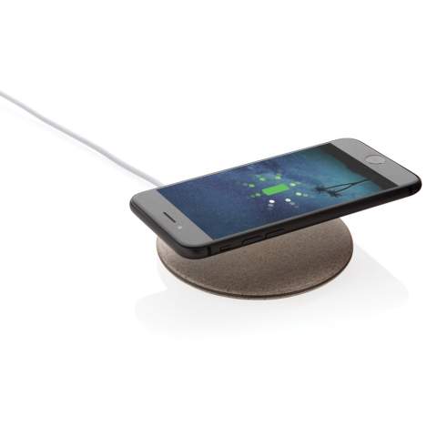 Ultraplatte 5W draadloze oplader om alle draadloze apparaten op te laden. Gemaakt van een natuurlijke tarwevezel (35%) gemengd met ABS. De LED-indicator licht op wanneer het apparaat wordt opgeladen. Compatibel met alle QI-apparaten zoals de nieuwste generatie Android, iPhone 8 en hoger. Ingang: 5V / 1,2A. Draadloze uitgang: 5V / 1A, 5W. Inclusief 150 cm PVC-vrije TPE micro USB-kabel.<br /><br />WirelessCharging: true