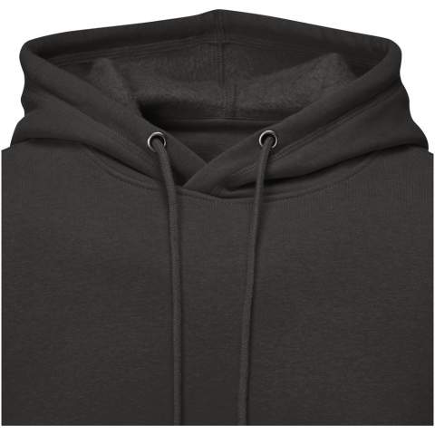 De Charon hoodie voor heren - de ultieme comfortabele stijl. Gemaakt van een 240 g/m² mix van katoen en polyester, een perfecte balans tussen comfort en ademend vermogen. De geborstelde binnenkant zorgt voor gezelligheid, aangevuld met ribboorden en onderboord die het comfort optimaliseren. Het verstelbare trekkoord in de capuchon zorgt voor een persoonlijke pasvorm, terwijl de kangoeroezak een vleugje functionaliteit en urban flair toevoegt. Bovendien kun je aan de binnenkant van de hoodie je eigen merk of merk aanpassen. Of je nu thuis ontspant of op pad gaat voor een casual avontuur, de Charon hoodie is de ideale metgezel voor elke omgeving.