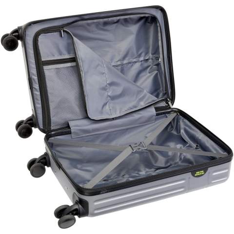 Fabriqué à partir de plastique recyclé résistant aux chocs et d'une doublure en RPET, la valise cabine Rover de 20 pouces est synonyme de qualité. Elle est dotée d'un cadre en aluminium à double tube, d'un système de rotation à 4 roues à 360 degrés, d'une serrure à combinaison TSA intégrée, d'une poignée facile à saisir pour plus de confort et de compartiments d'organisation à l'intérieur. Peut être emportée comme bagage à main avec la plupart des compagnies aériennes. Cette valise est certifiée GRS, y compris l'impression, ce qui en fait un choix plus responsable.