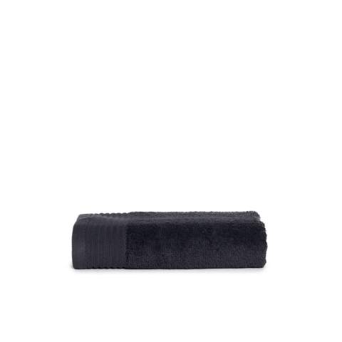 The T1-50 Classic Towel Anthracite is a towel measuring 50 x 100 cm and ideal for the bathroom and gym.<br />The towel is soft, easy to use and dries quickly.<br />This item is inspired by the beautiful colors of Latin America.