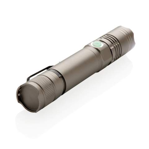 Diese Taschenlampe aus Aluminium laden Sie wieder und wieder auf. Da somit keine Batterien ausgetauscht werden müssen, ist dies eine nachhaltige und verantwortungsbewußte Lösung. Die 3W erzeugen 130 Lumen und leuchten bis zu 200m weit. Mit 3 Lichtmodi: hell, 50% und blinkend. Mit dem IPX 4 Standard kann sie auch bei schlechten Wetterbedingungen zum Einsatz kommen. Die eingebaute 2.200 mAh Lithium Batterie lässt die Lampe für bis zu 8h leuchten und ist innerhalb von 2h wieder aufgeladen. Inkl. Micro-USB Kabel zum Wiederaufladen.<br /><br />Lightsource: LED<br />LightsourceQty: 1