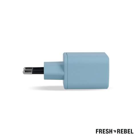 De USB + USB-C PD Mini Charger heeft 2 poorten, waaronder een 30W USB-C Power Delivery poort om je mobiele apparaten supersnel op te laden. Deze Mini Charger is super compact, dus je kunt hem overal in je zak of tas mee naartoe nemen en heeft meerdere veiligheidsfuncties zoals bescherming tegen overstroom, overbelasting en kortsluiting en thermische beveiliging.