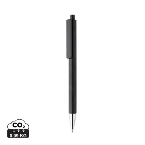 Der Amisk Kugelschreiber aus RCS-zertifiziert recyceltem Aluminium ist die perfekte Kombination aus schlankem und modernem Stil. Aus recyceltem Aluminium hergestellt, sieht dieser Stift nicht nur gut aus, sondern trägt auch zur Reduzierung der Umweltbelastung bei. Er ist das perfekte Schreibgerät für jede Gelegenheit. Bis zu 1200m leichtes Schreiben mit blauer Dokumental-Tinte. Hergestellt aus RCS-zertifiziert (Recycled Claim Standard) recycelten Materialien. Die RCS-Zertifizierung gewährleistet eine vollständig zertifizierte Lieferkette für die recycelten Materialien. Recycelter Gesamtanteil: 23%, bezogen auf das Gesamtgewicht des Artikels.