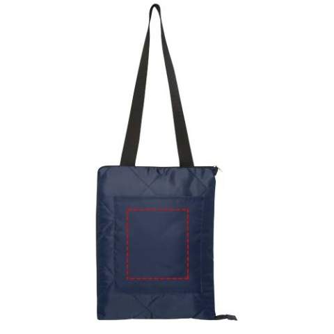 Fabriquée à 100 % en polyester recyclé certifié GRS, la nappe Clary est une nappe de pique-nique confortable et imperméable. La conception pliable avec une bandoulière permet un transport facile et le rembourrage doux ajoute une couche supplémentaire de confort. Disponible en plusieurs couleurs, Clary est un choix pratique et plus durable pour vos sorties en plein air. Taille de la couverture : 123 x 144 cm.